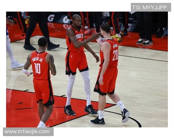 都有篮板基因！里斯姐弟分别是最近一位抢下20+篮板的新秀